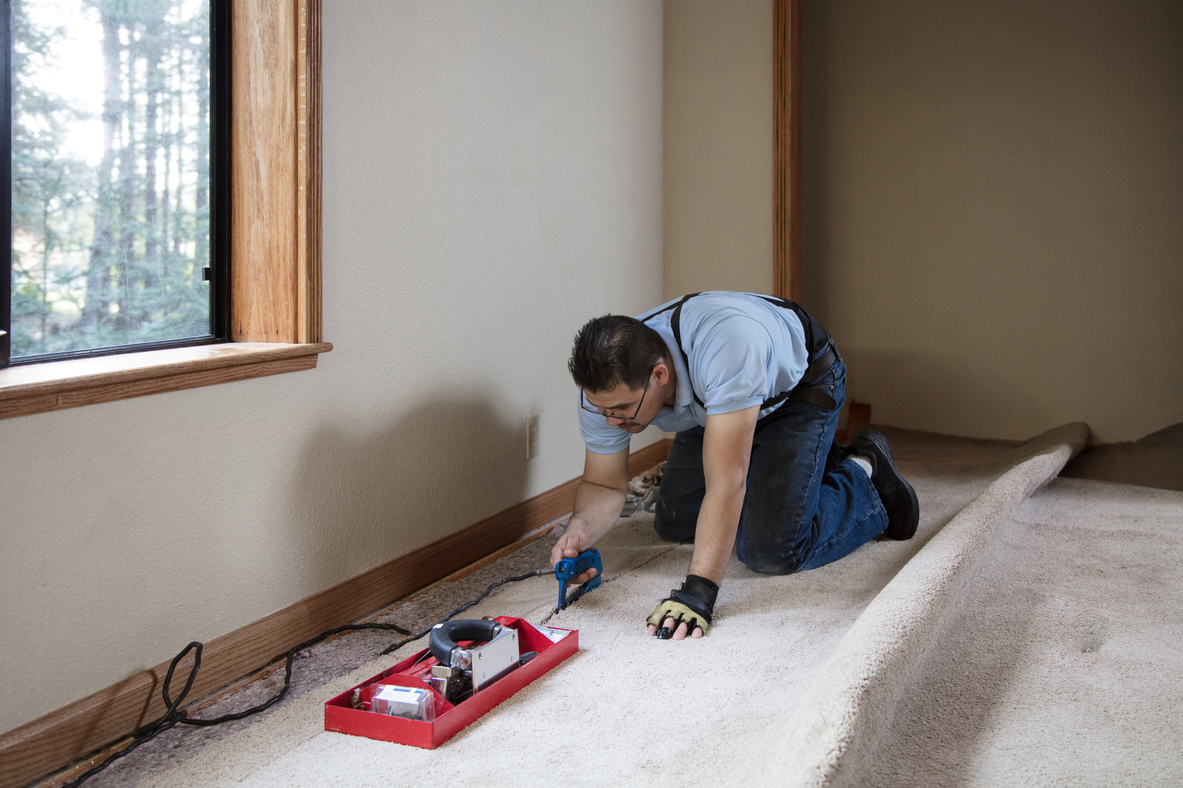 Installing Carpeting - gluing